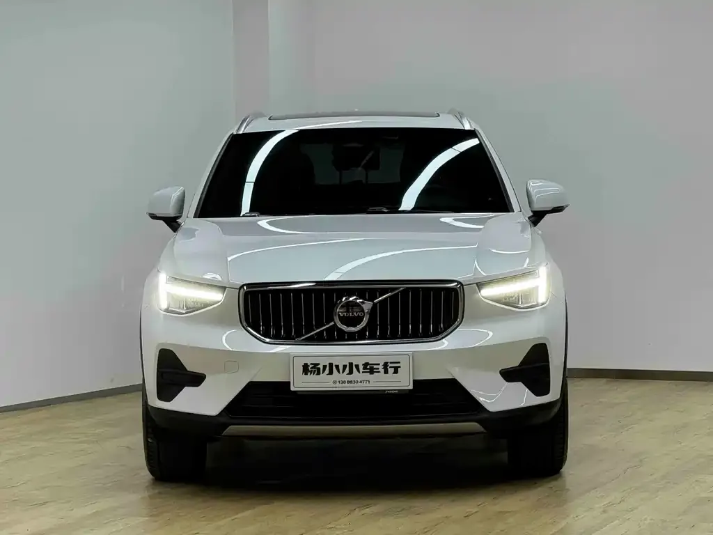 Volvo XC40 — фото 2