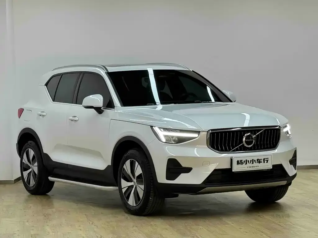 Volvo XC40 — фото 10