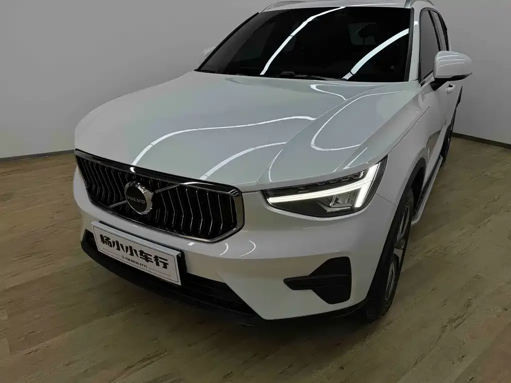 Volvo XC40 — фото 9