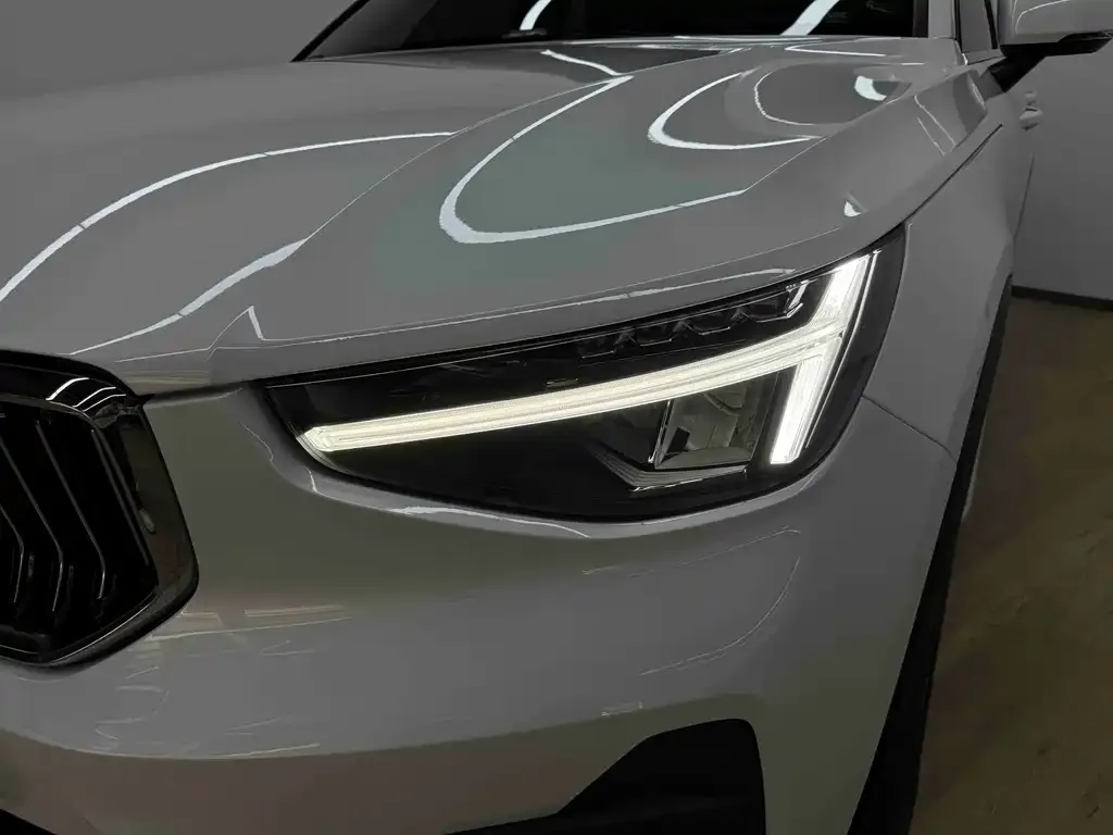 Volvo XC40 — фото 4