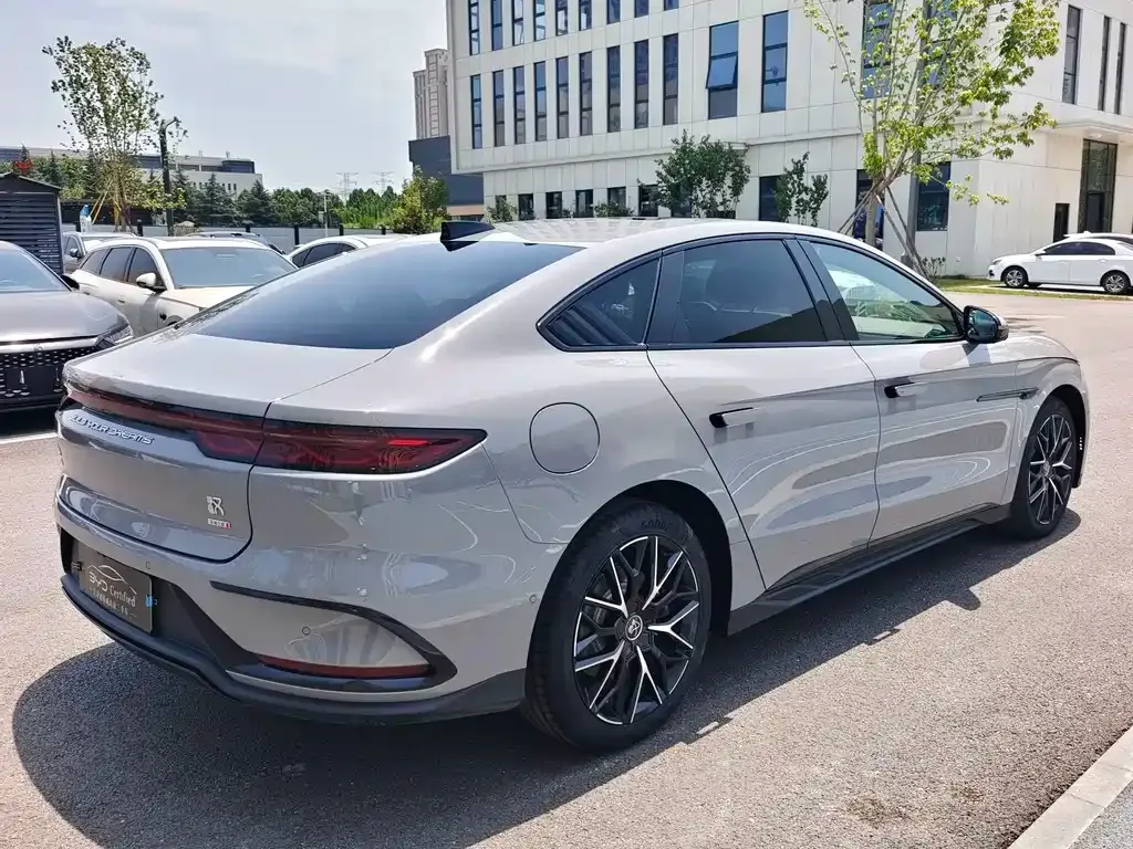 BYD Han — фото 10