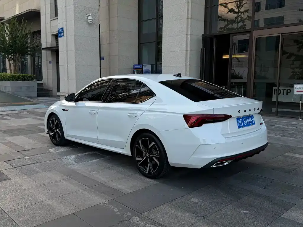 Skoda Octavia — фото 7