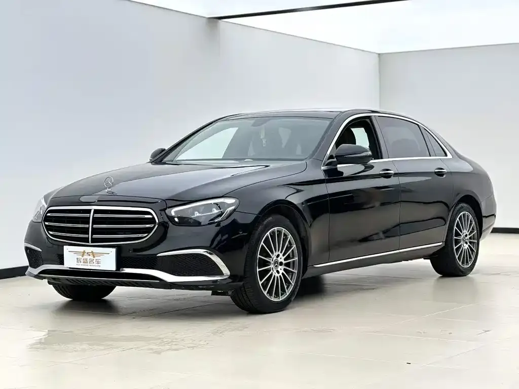 Mercedes-Benz E-Class — фото 1