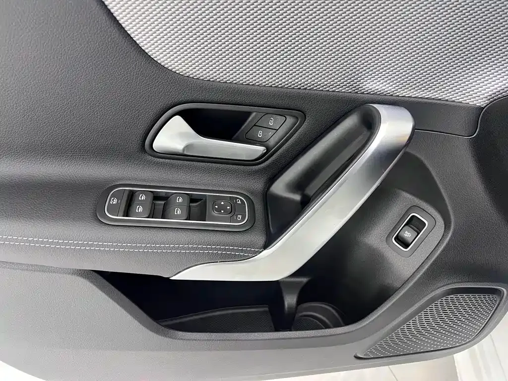 Mercedes-Benz A-Class — фото 10