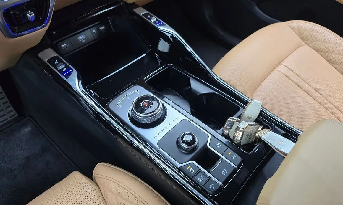 Kia Sorento — фото 9