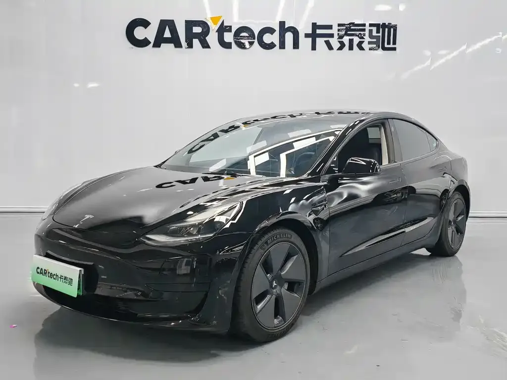 Tesla Model 3 — фото 1