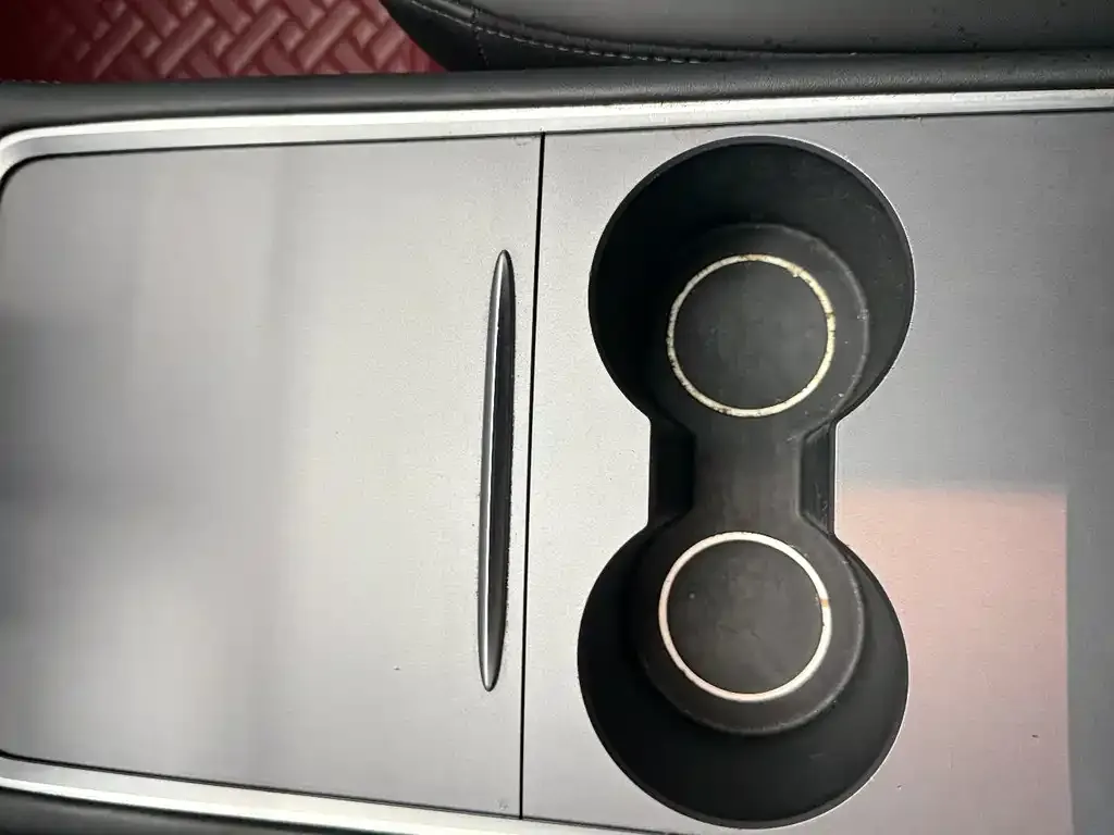 Tesla Model 3 — фото 3