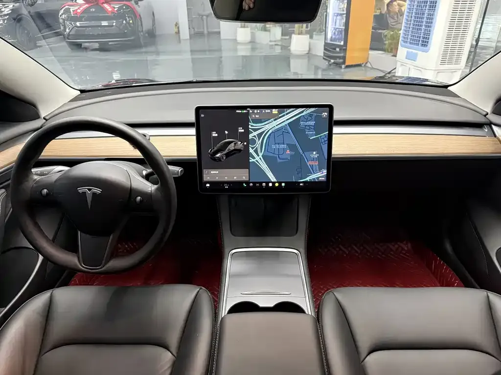 Tesla Model 3 — фото 9
