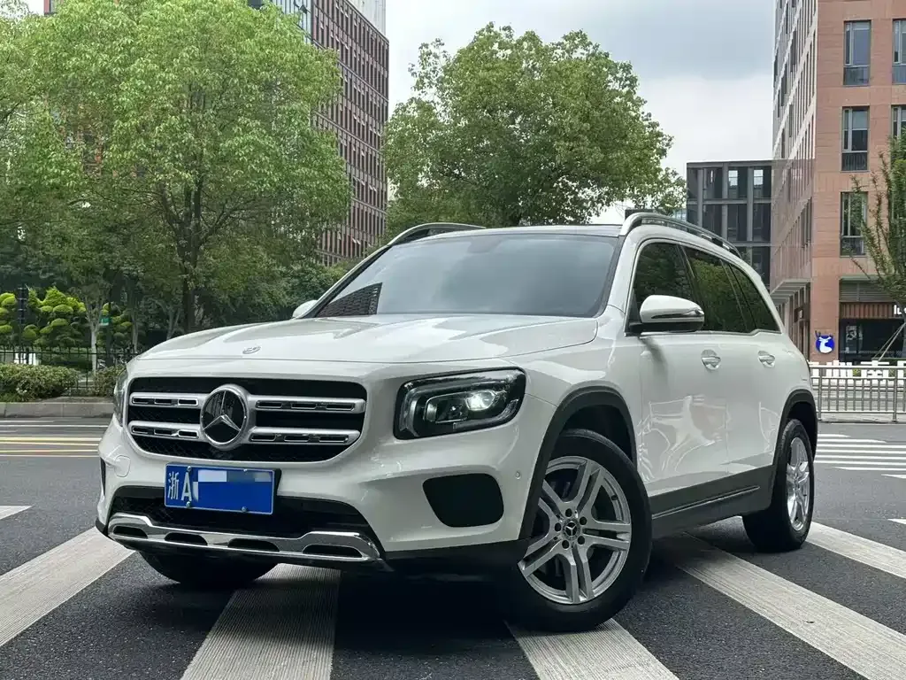 Mercedes-Benz GLB — фото 1