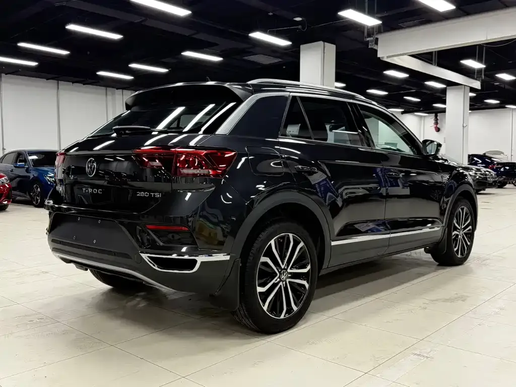 Volkswagen T-Roc — фото 6