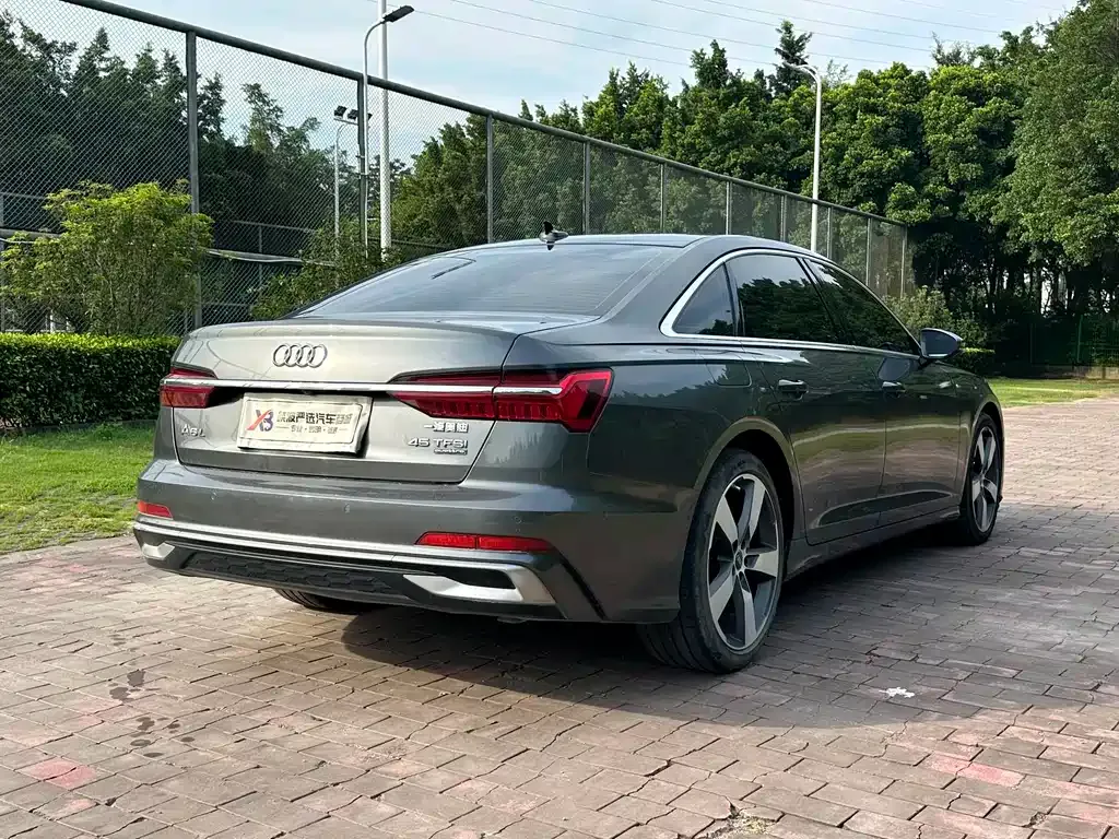 Audi A6L — фото 8