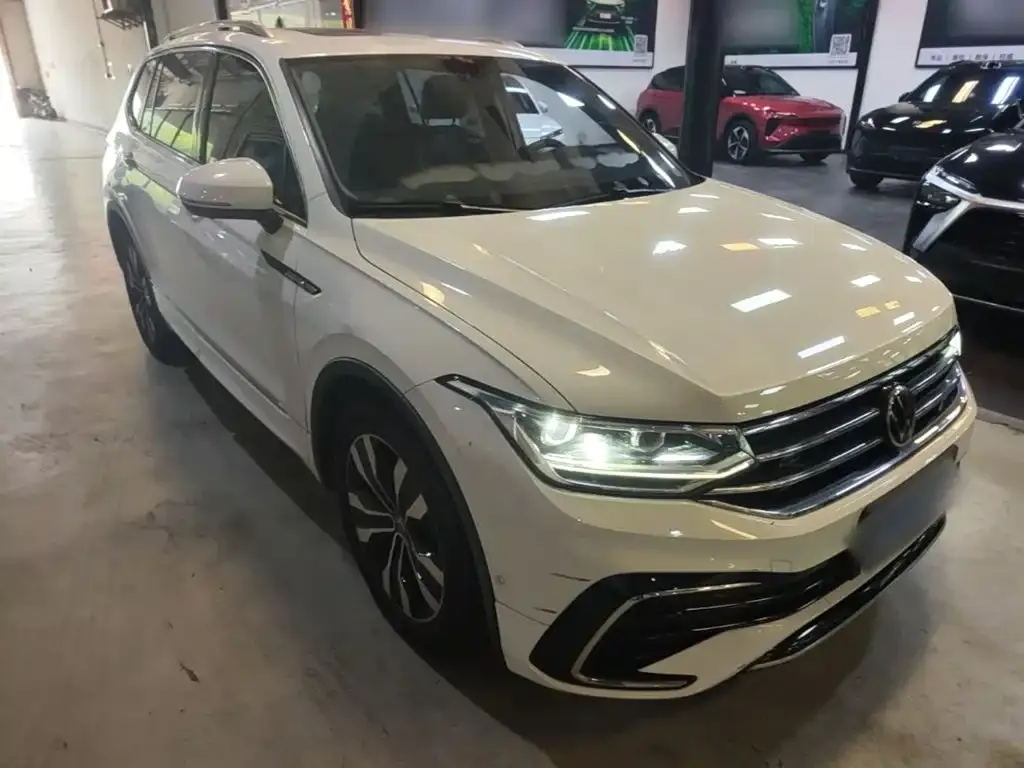 Volkswagen Tiguan L — фото 4