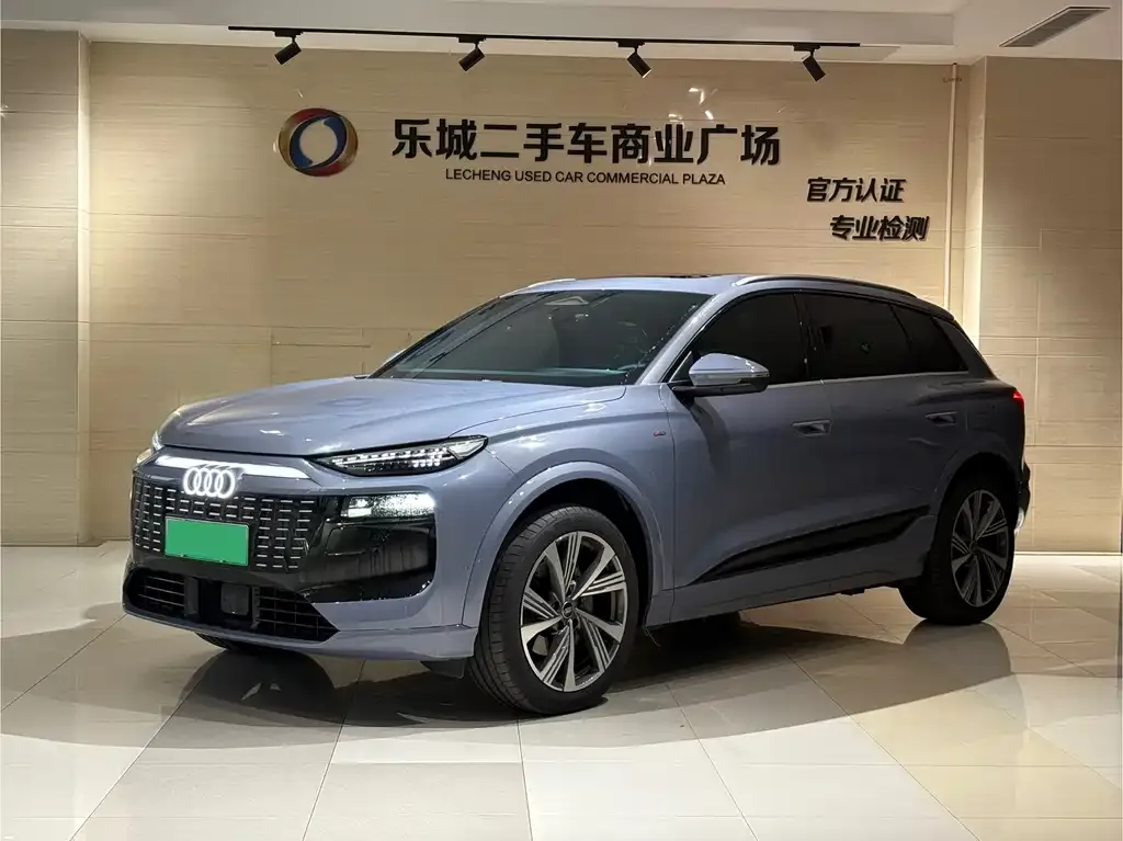 Audi Q6L e-tron — фото 1