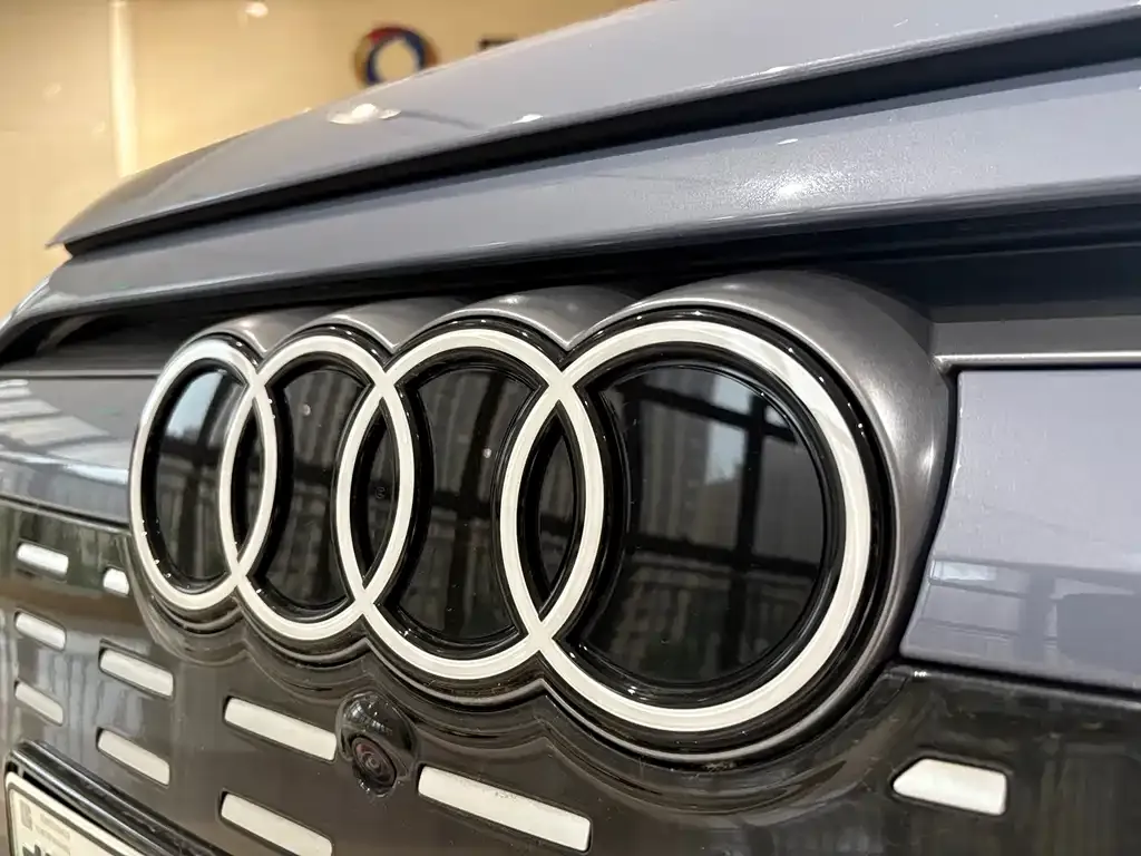 Audi Q6L e-tron — фото 3