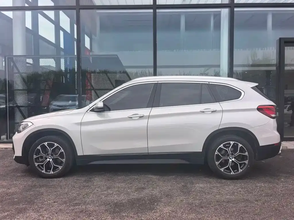 BMW X1 — фото 10