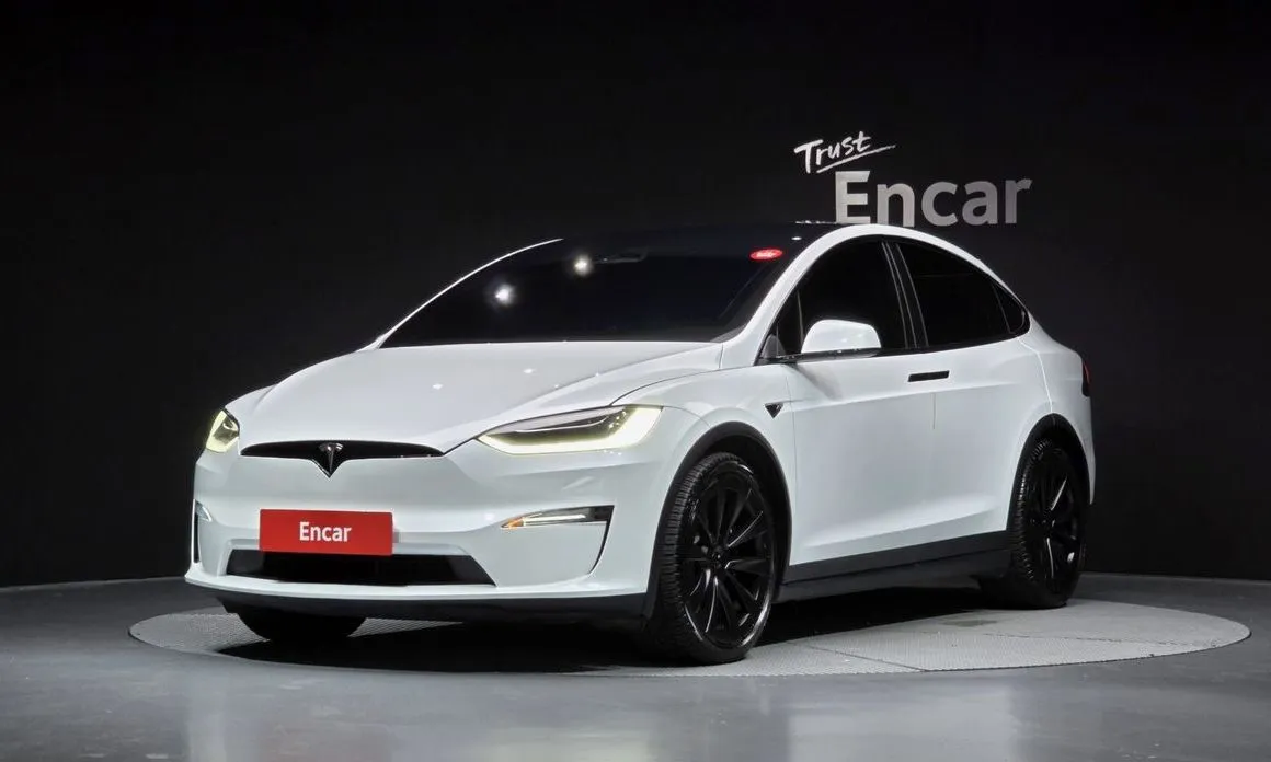 Tesla Model X — фото 1