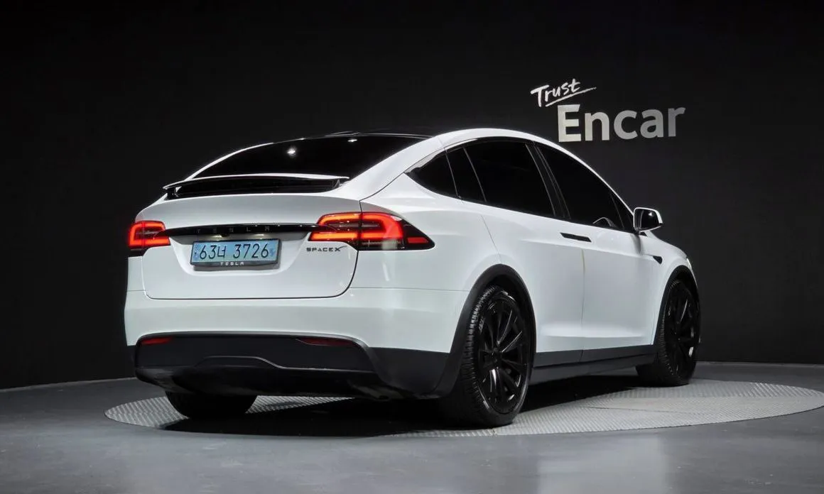 Tesla Model X — фото 6