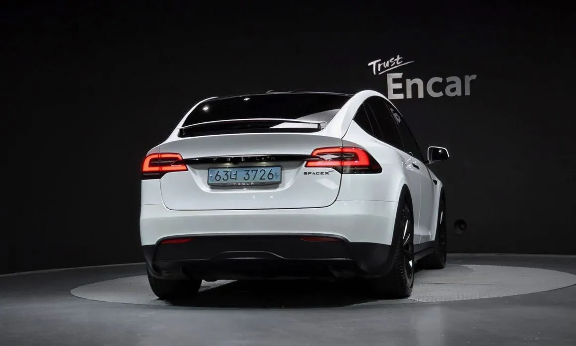Tesla Model X — фото 4