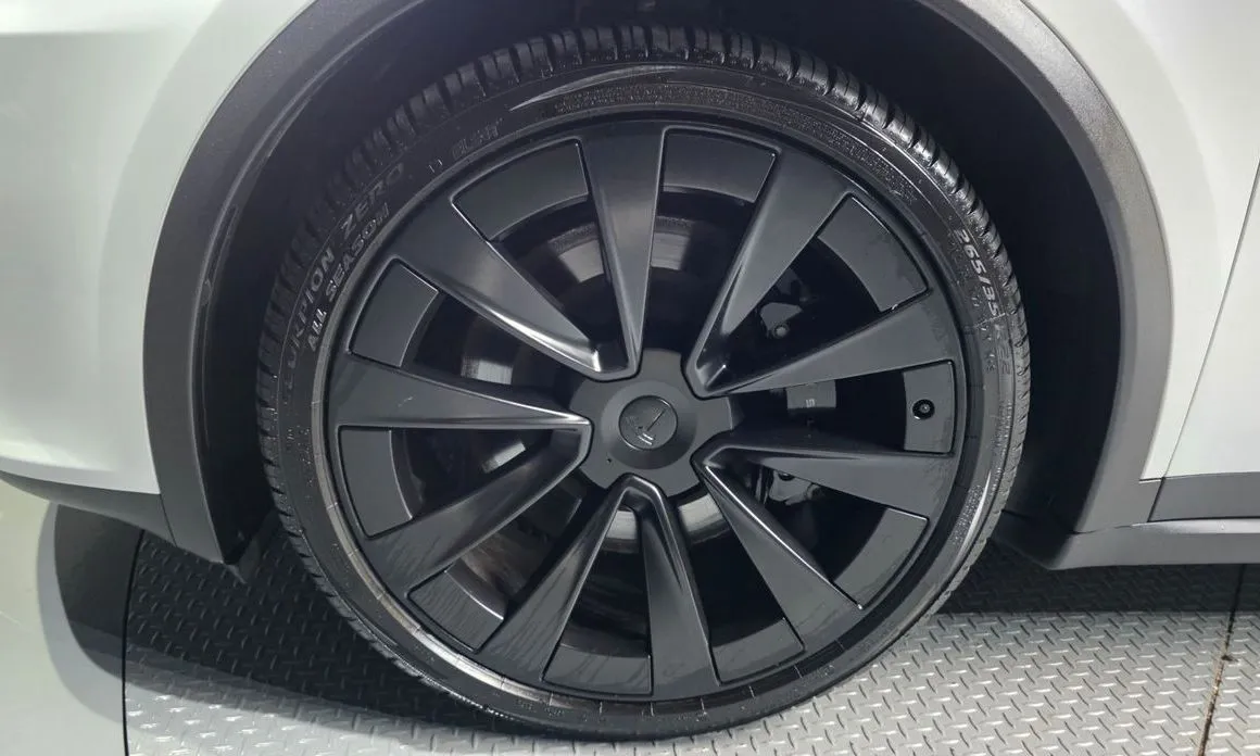 Tesla Model X — фото 9