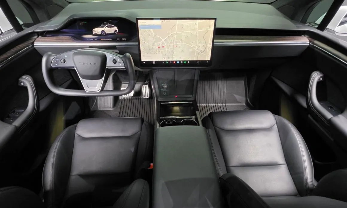 Tesla Model X — фото 7