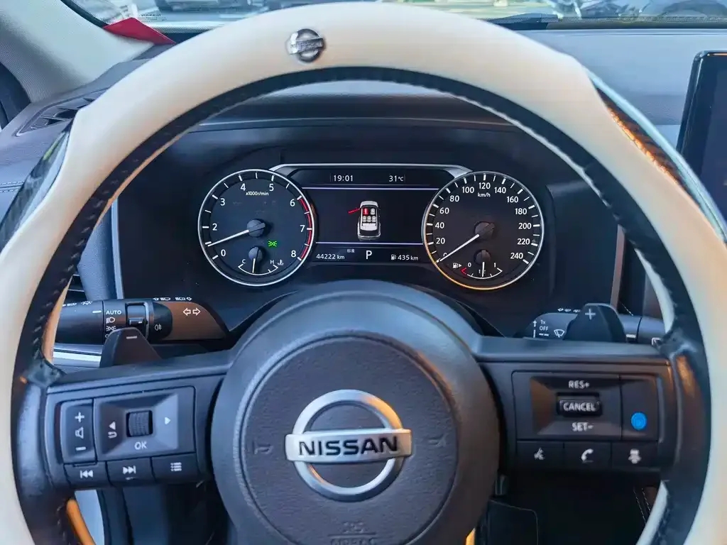Nissan X-Trail — фото 10