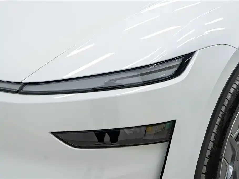 Tesla Model Y L — фото 9