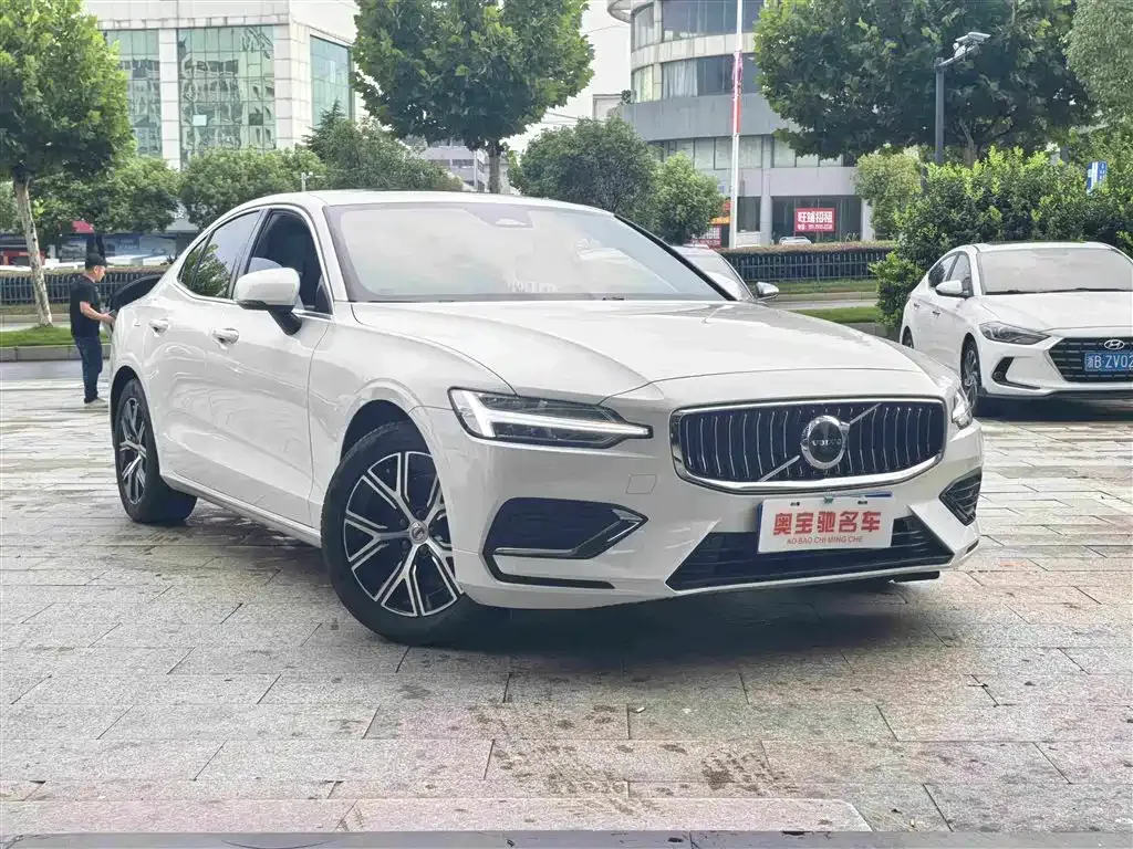 Volvo S60 — фото 9