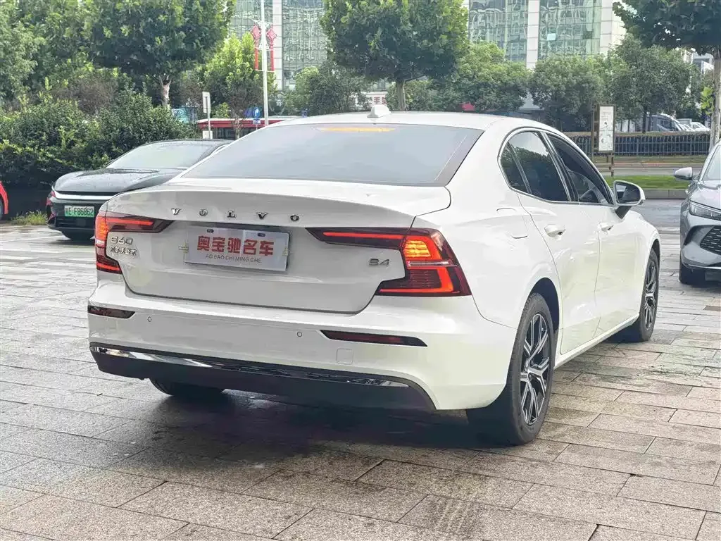 Volvo S60 — фото 10