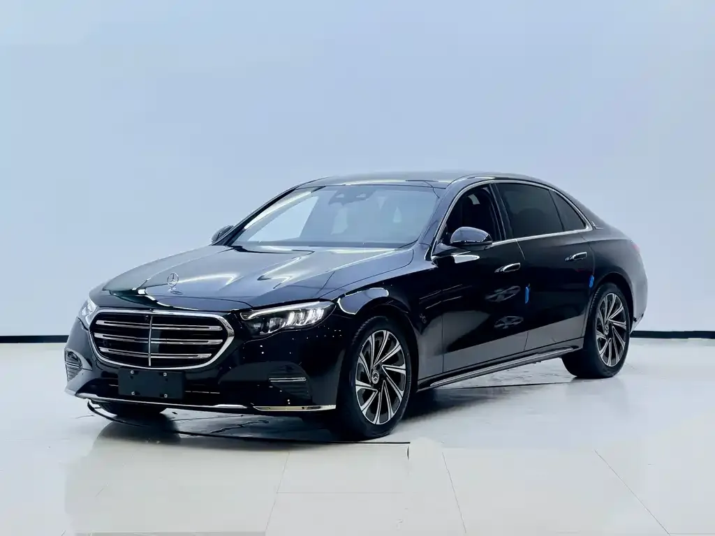 Mercedes-Benz E-Class — фото 1