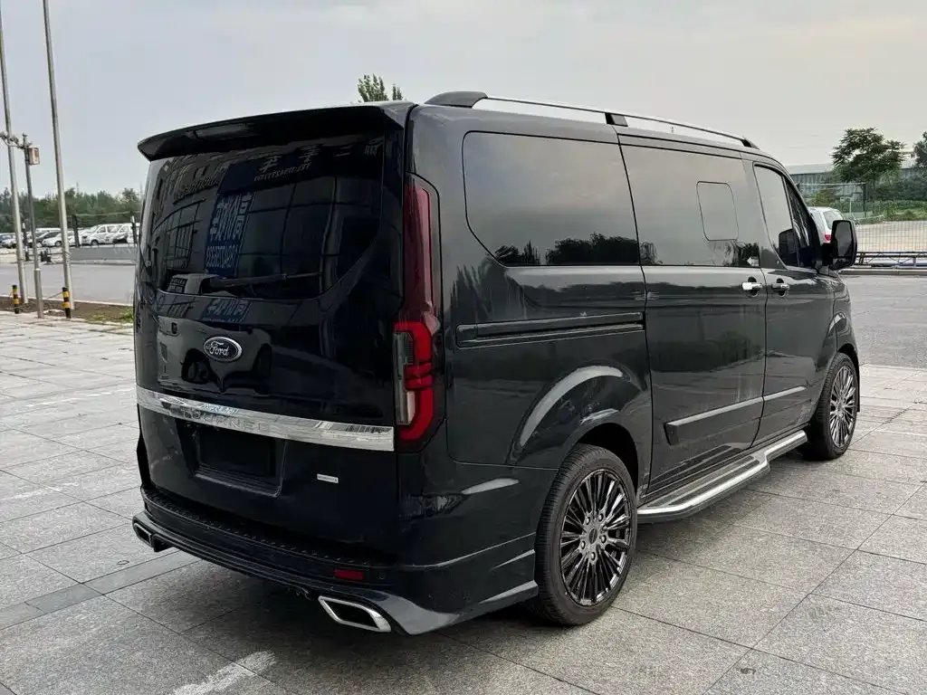 Ford Tourneo — фото 10
