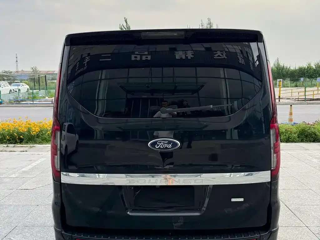 Ford Tourneo — фото 9