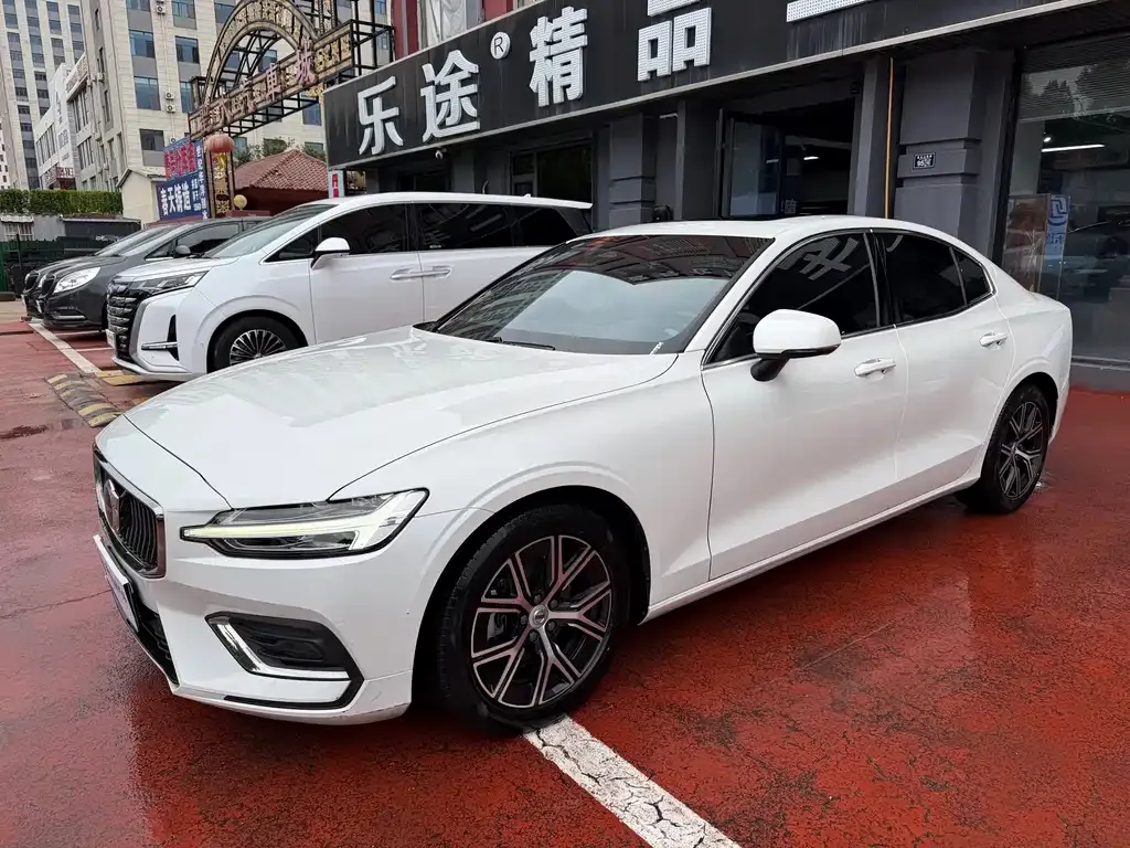 Volvo S60 — фото 10