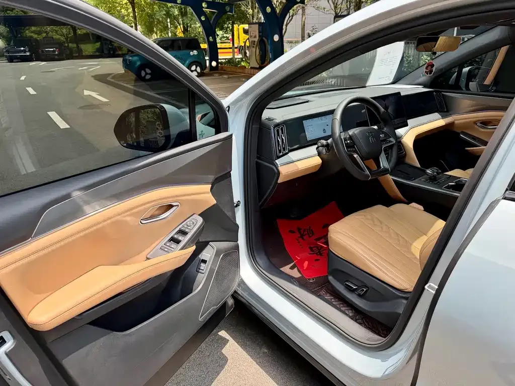 BYD L DM-i — фото 3