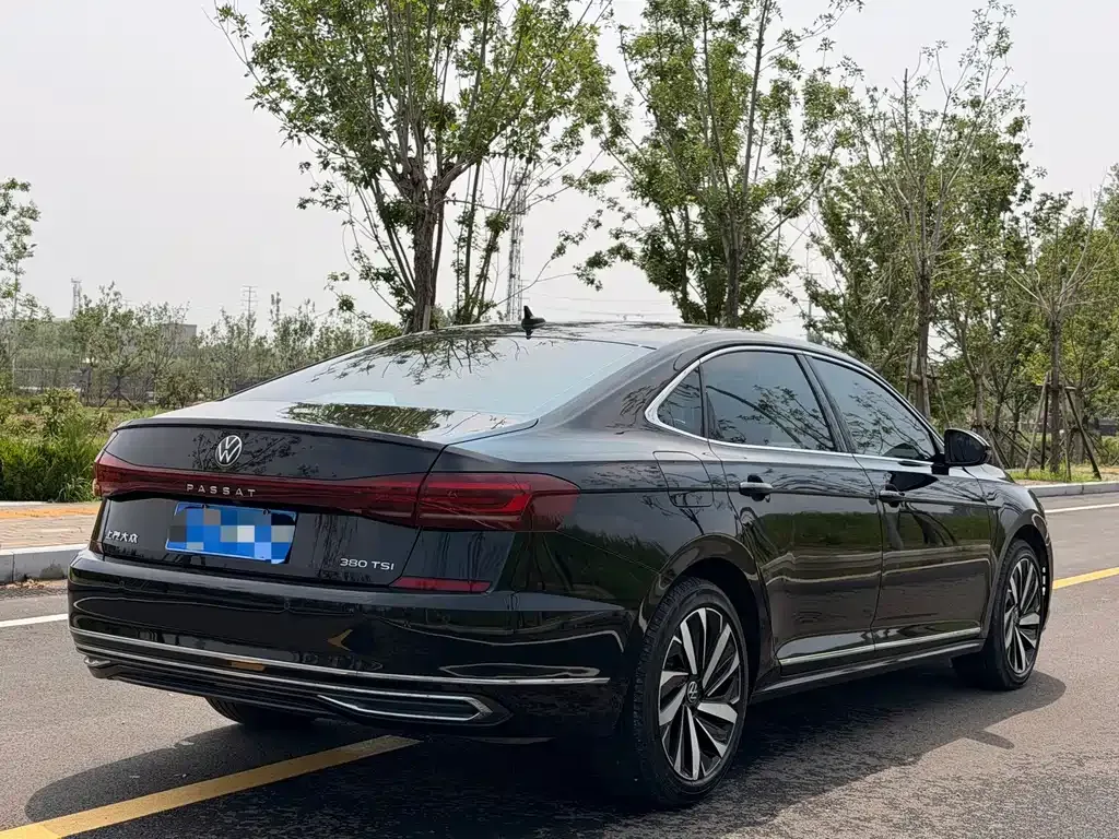 Volkswagen Passat — фото 10