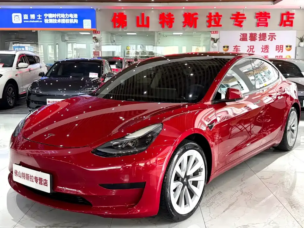 Tesla Model 3 — фото 1