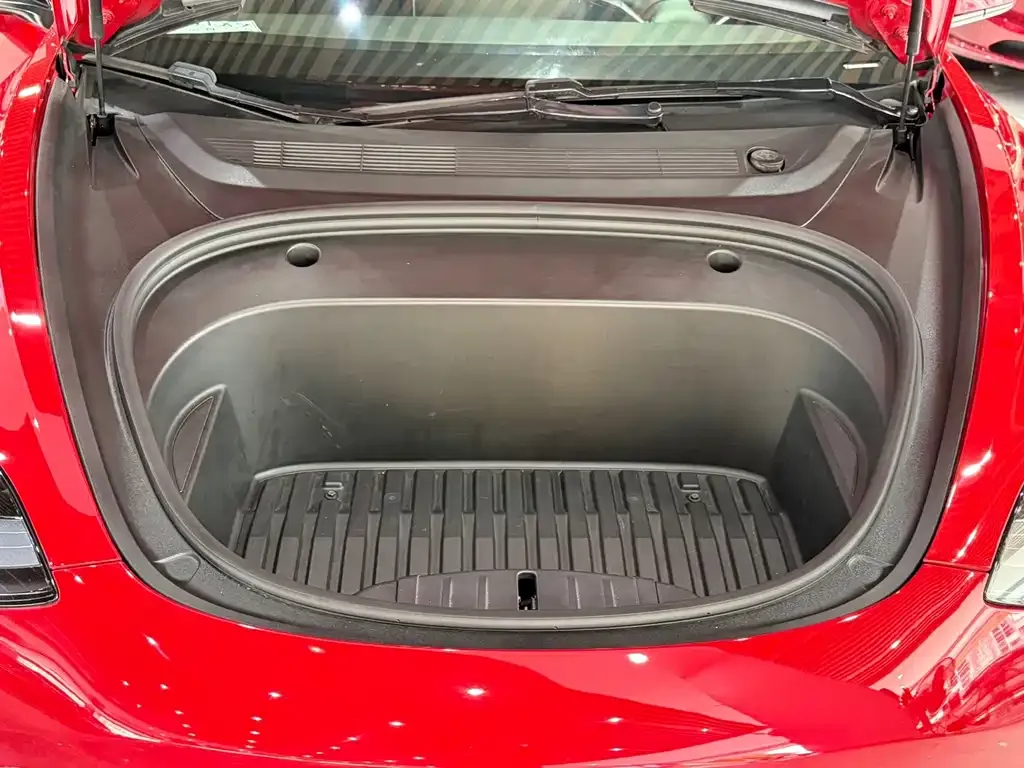 Tesla Model 3 — фото 3