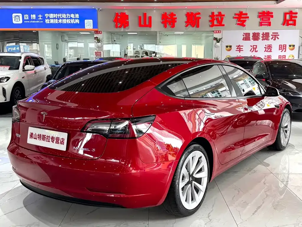 Tesla Model 3 — фото 7