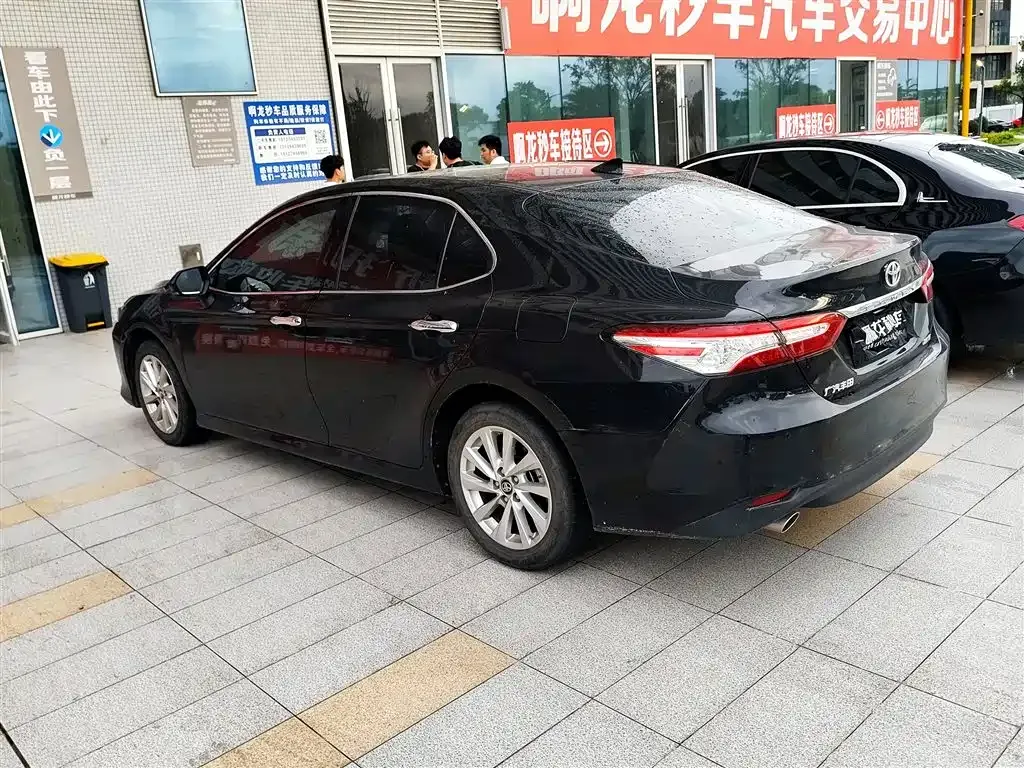 Toyota Camry — фото 9
