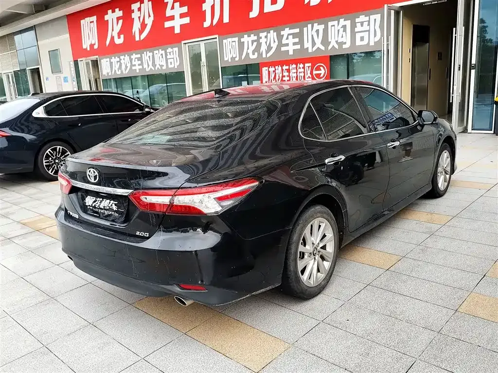 Toyota Camry — фото 7