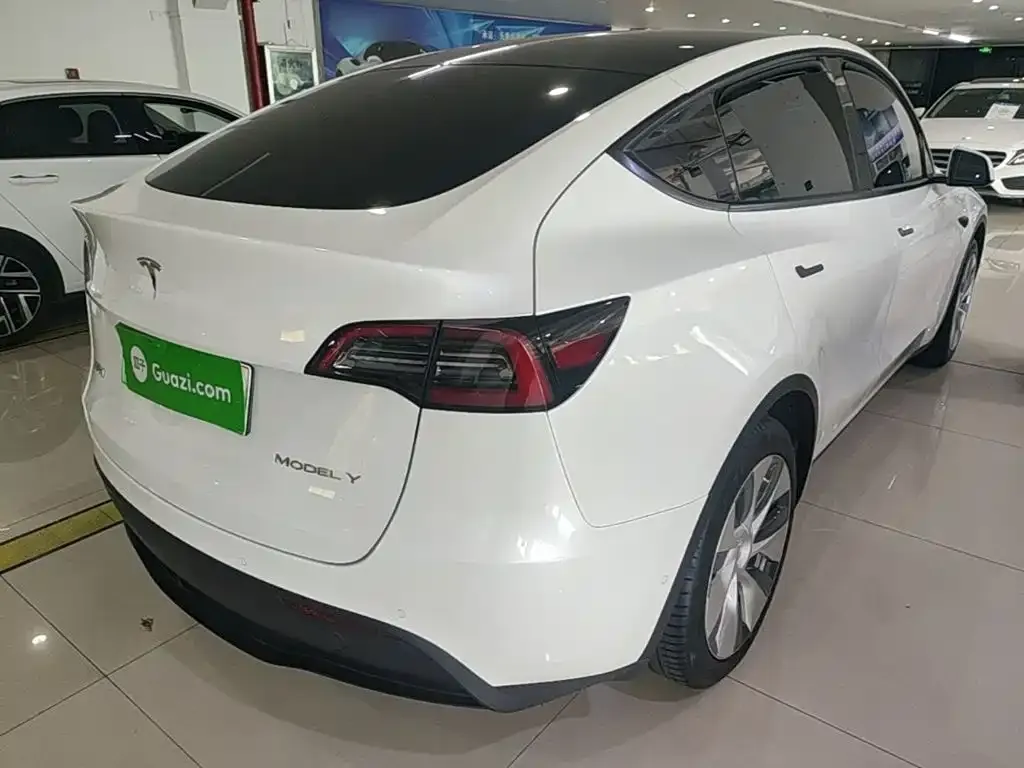 Tesla Model Y — фото 4