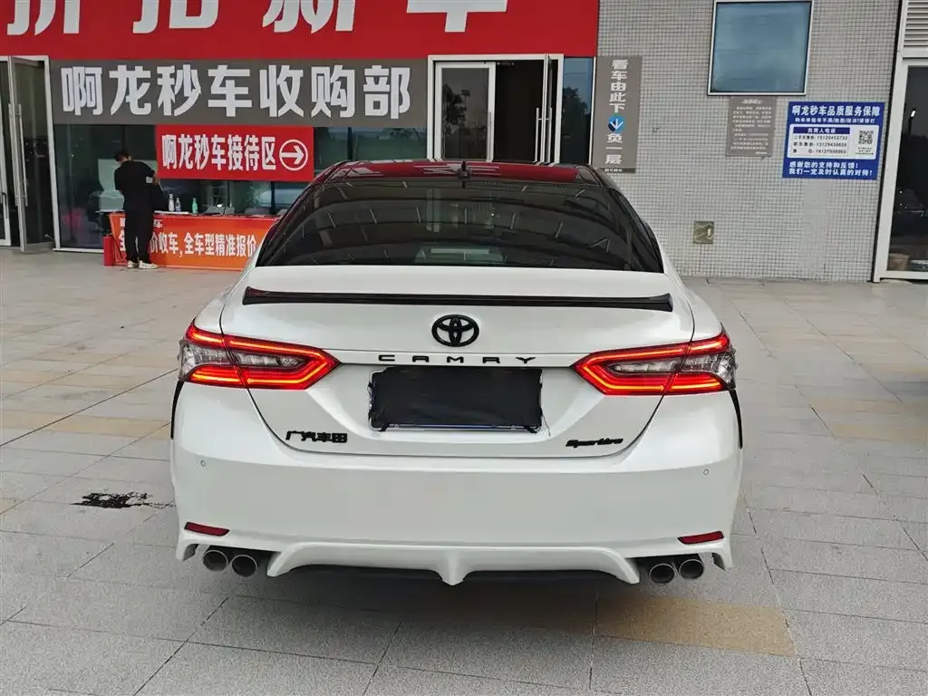 Toyota Camry — фото 6