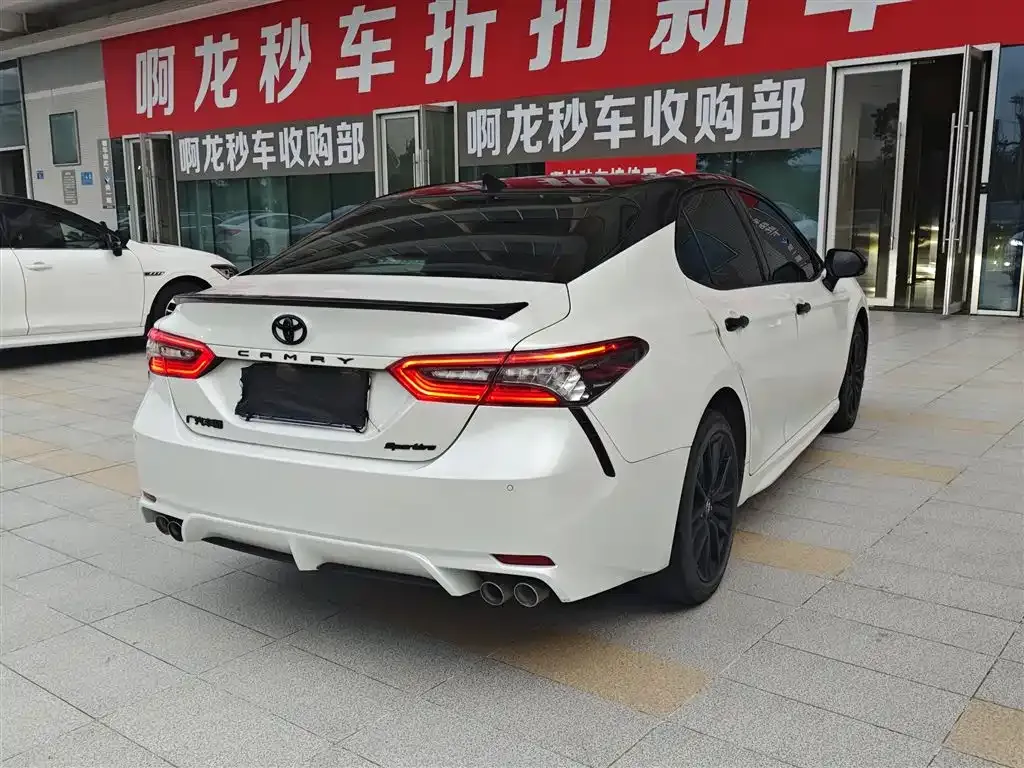 Toyota Camry — фото 5
