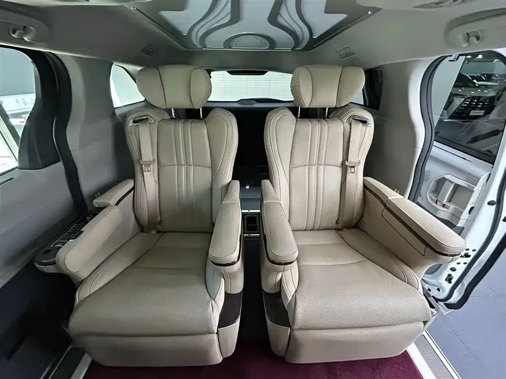 Toyota Sienna — фото 8