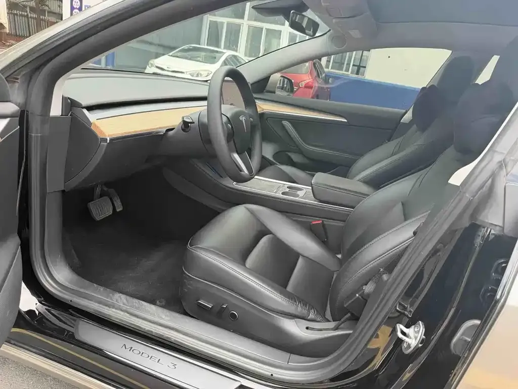 Tesla Model 3 — фото 3