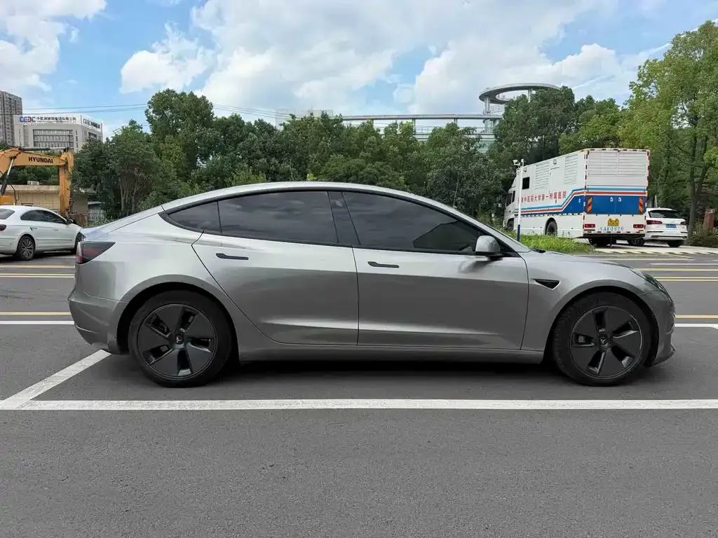 Tesla Model 3 — фото 5