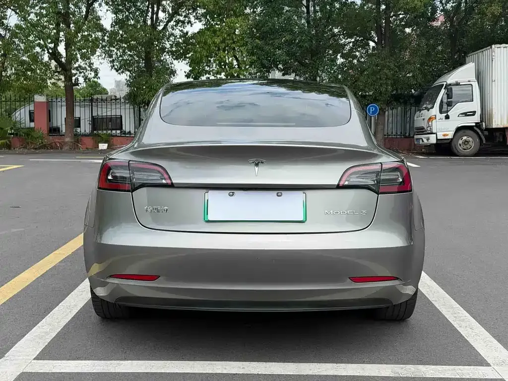Tesla Model 3 — фото 4