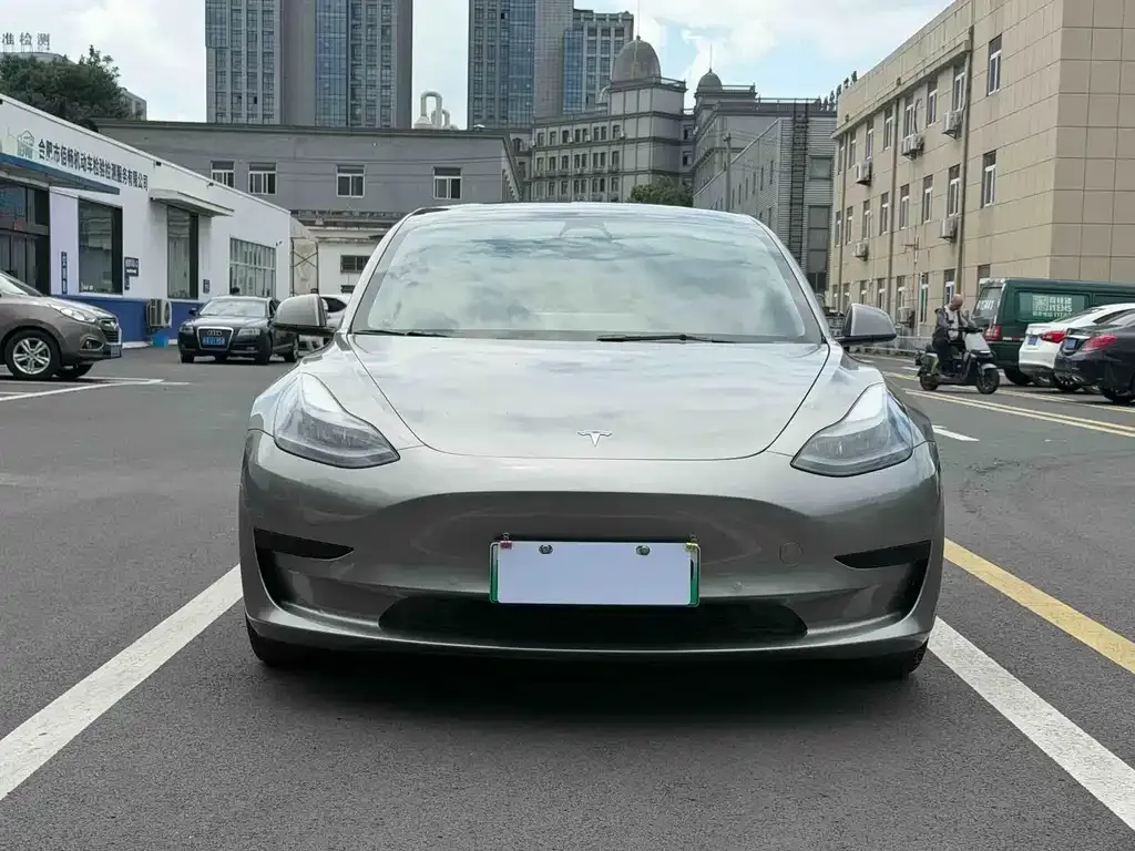 Tesla Model 3 — фото 2
