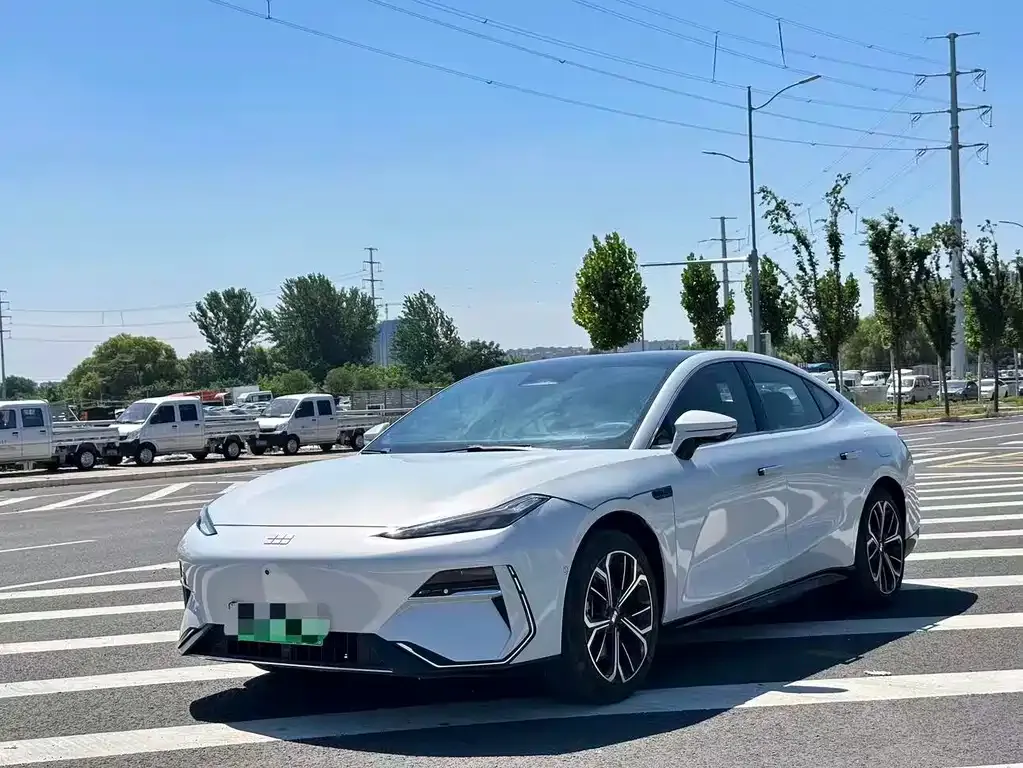 Geely Galaxy E8 — фото 1