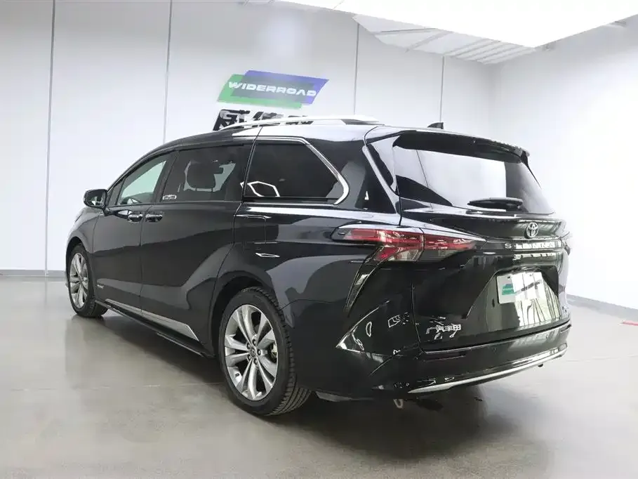 Toyota Sienna — фото 5