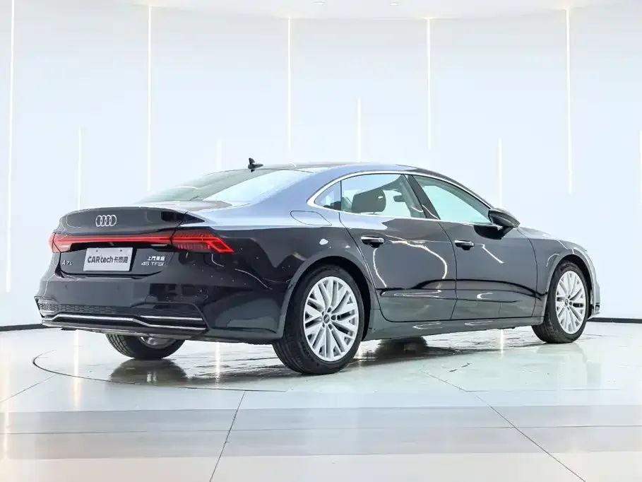 Audi A7L — фото 5